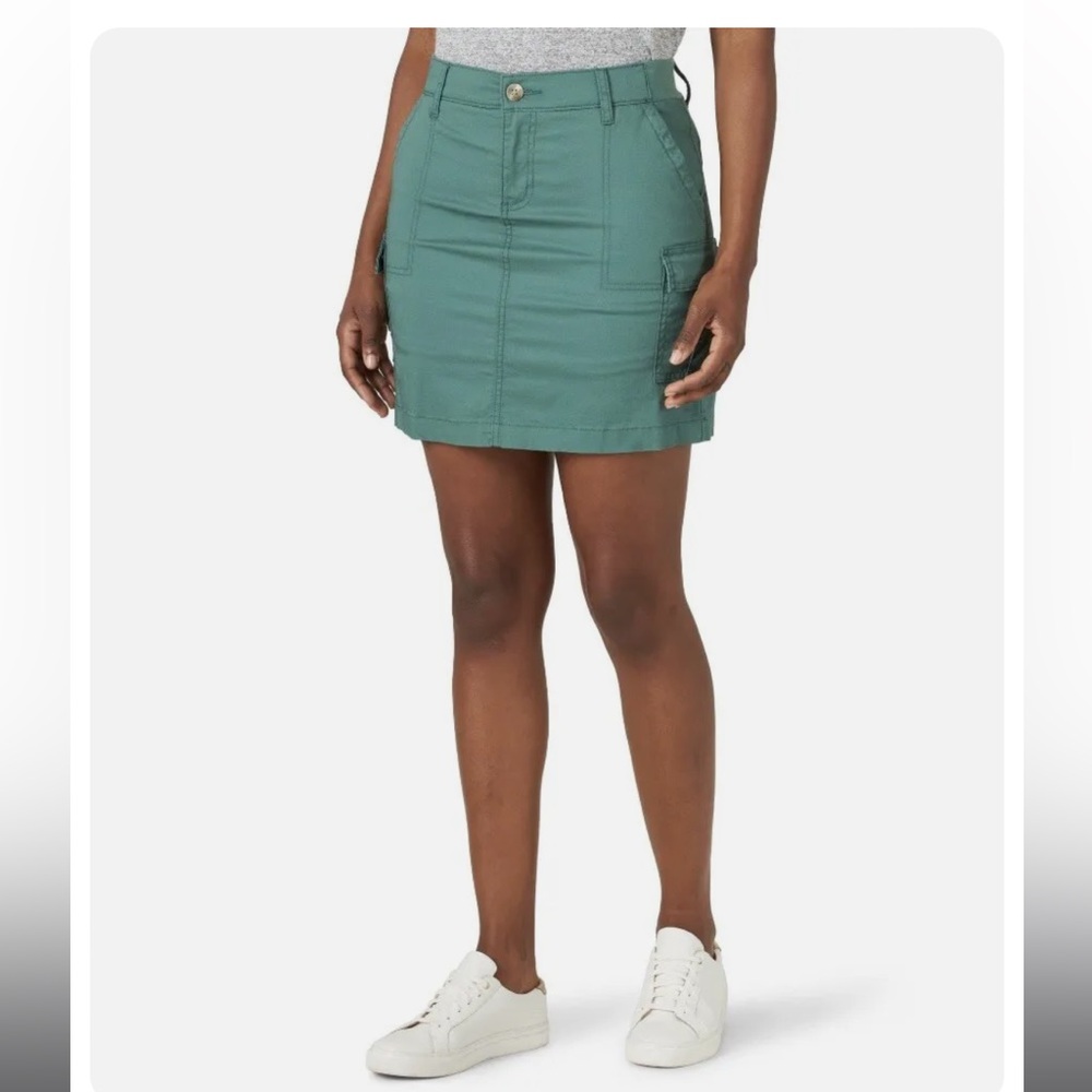 TEAL COLOR Lee’s skort great for summer and has pockets.